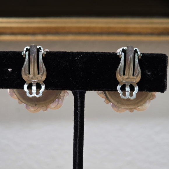 Chic 80s Pink Faux Pearl Cluster Earrings - Picture 3 of 4